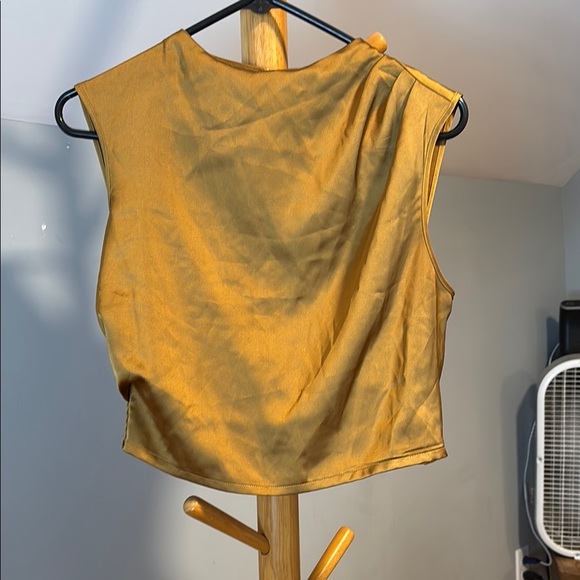 $5/25! Add 5 to bundle to get for $25 Sincerely Jules Yellow Crop Tank - Picture 1 of 4